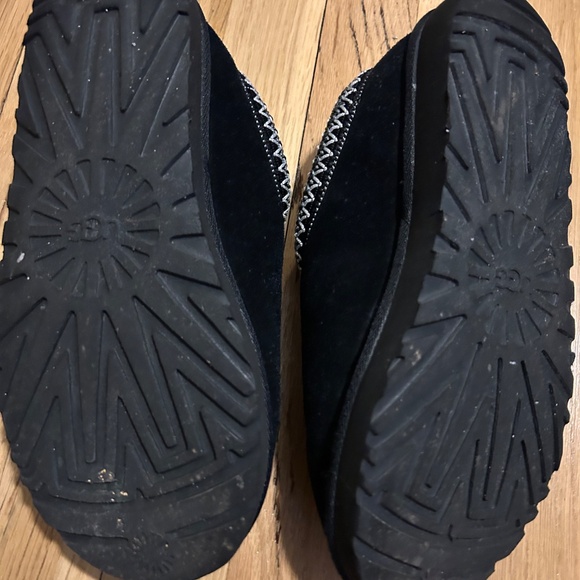 Used Women’s UGG Tasman slippers in classic black, size 9 - Picture 7 of 8